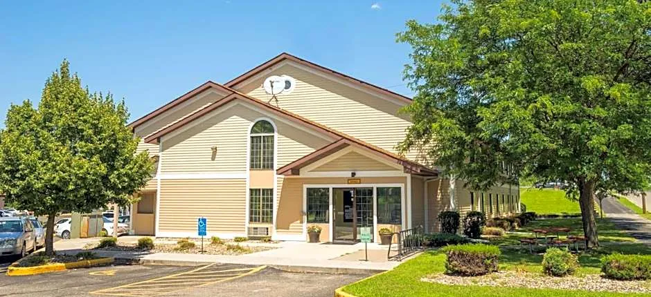 Super 8 by Wyndham Red Wing