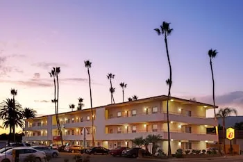 Super 8 by Wyndham Santa Barbara/Goleta, Goleta