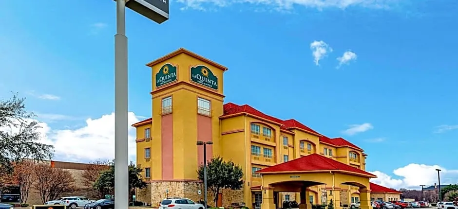 La Quinta Inn & Suites by Wyndham Dfw Airport West-Bedford