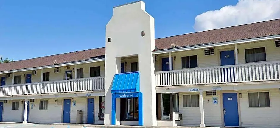 Travelodge by Wyndham Brattleboro VT