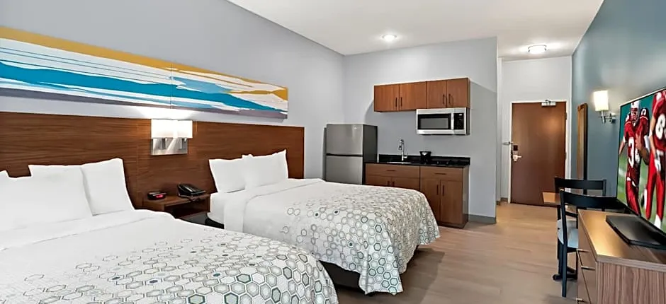 HomeTowne Studios by Red Roof East Lansing - Okemos