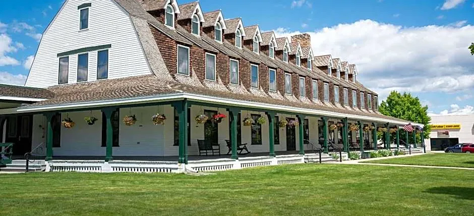 Sheridan Inn, B/W Signature Collection