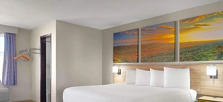 Days Inn by Wyndham Jamestown