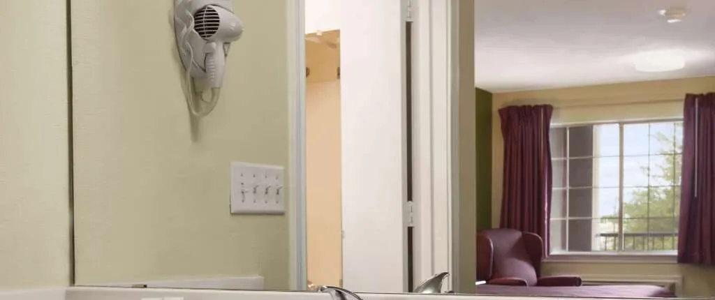 Howard Johnson by Wyndham Grand Prairie Near Lone Star Park