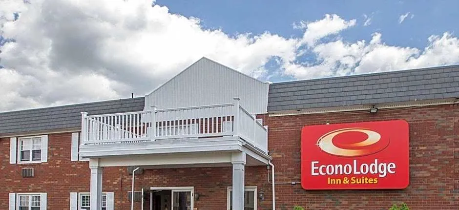 Econo Lodge Inn & Suites Windsor Locks Bradley Airport