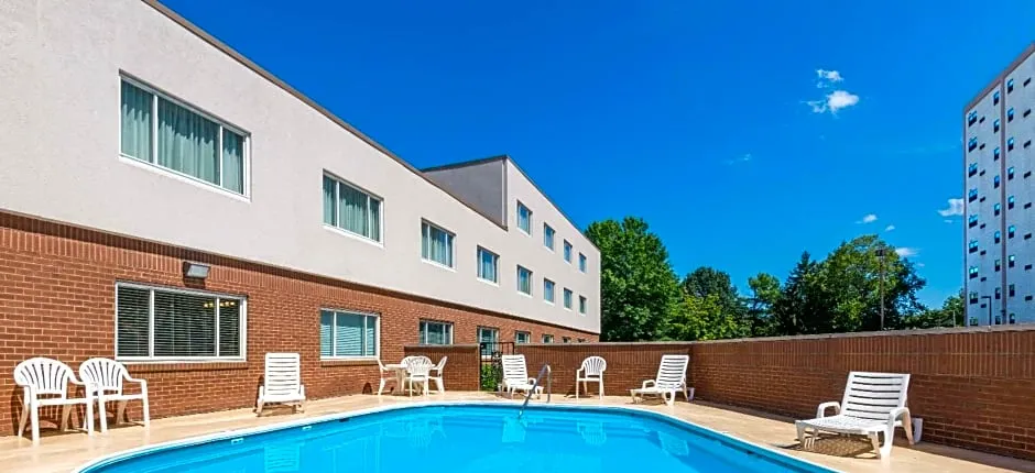 Ramada Hotel & Conference Center by Wyndham Paintsville