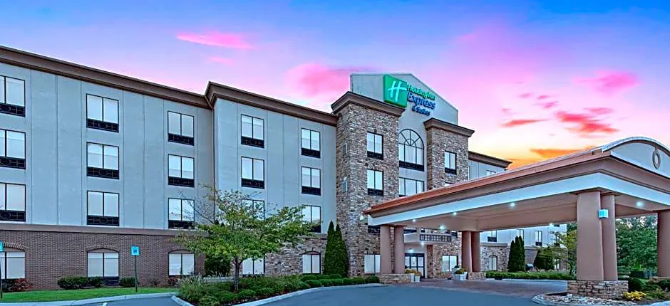 Holiday Inn Express & Suites - Cleveland Northwest By IHG