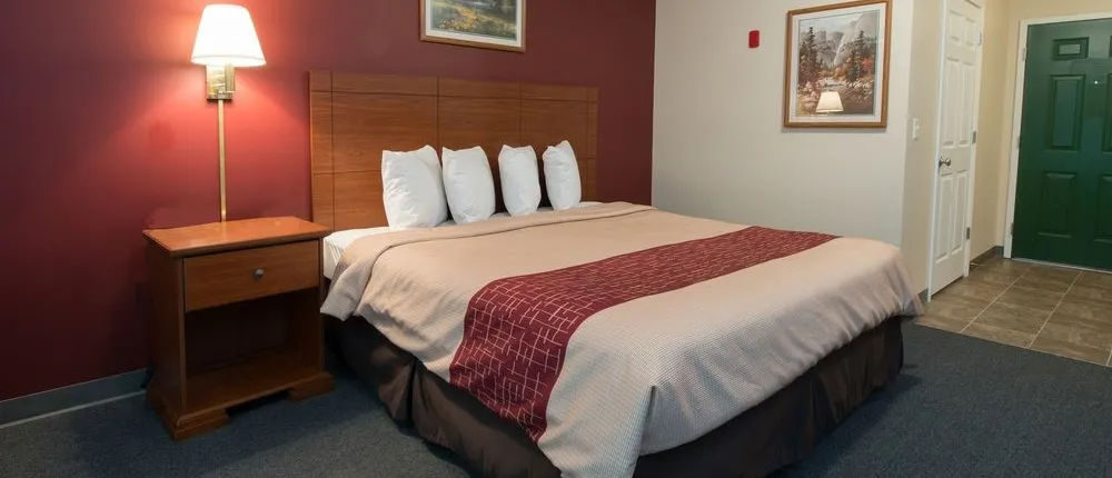Red Roof Inn & Suites Dickinson