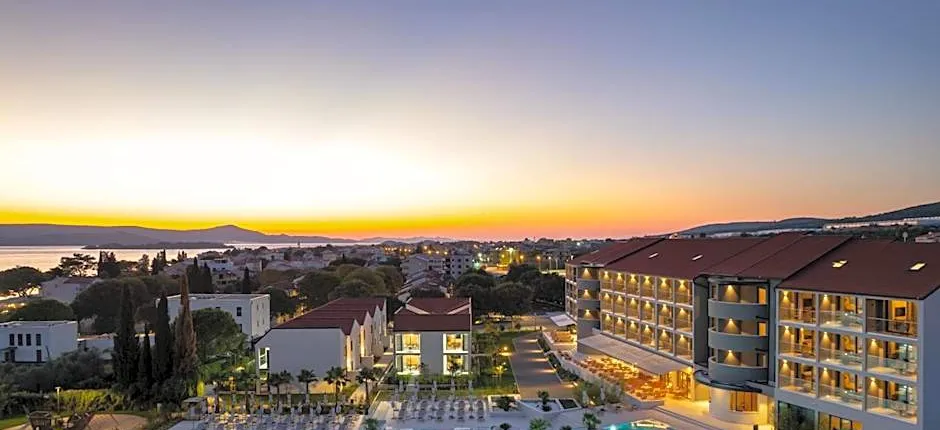 Molum Hotel & Residences