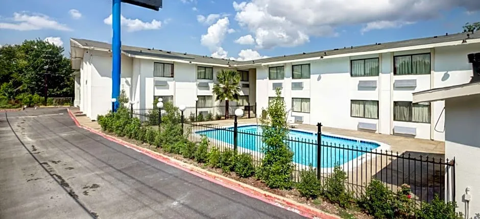 Motel 6-Dallas, TX - South