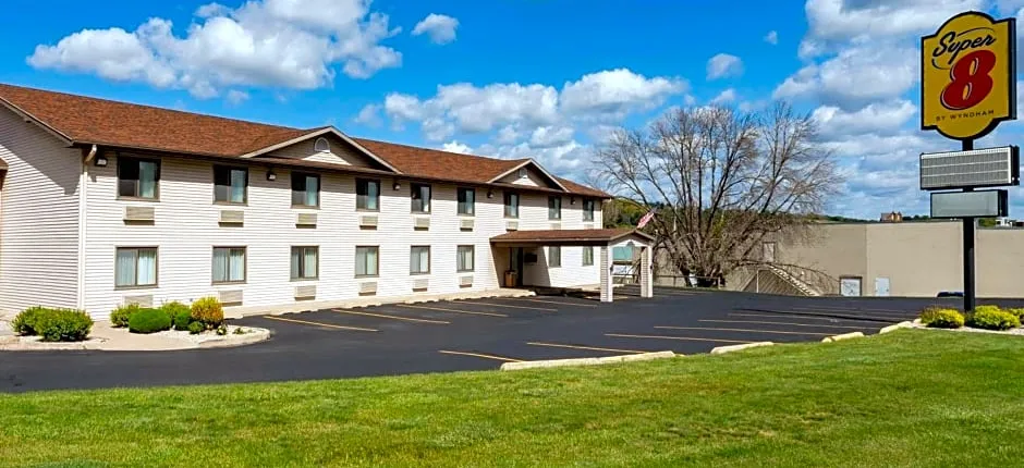 Super 8 by Wyndham Decorah