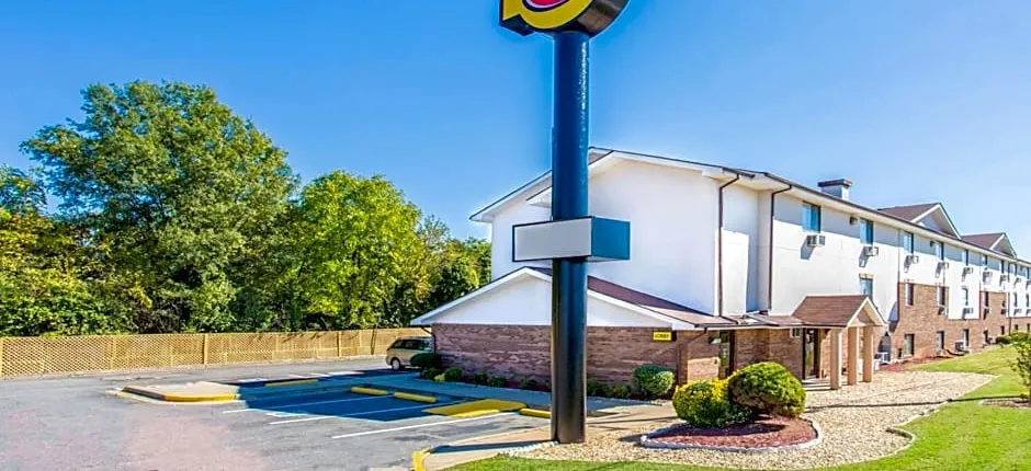 Super 8 by Wyndham Richmond/Broad Street