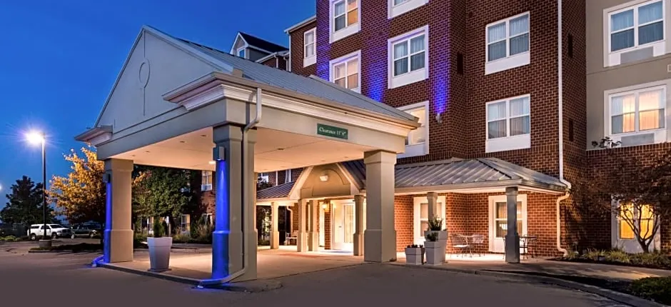 Holiday Inn Express Hotel & Suites St. Louis West-OFallon By IHG