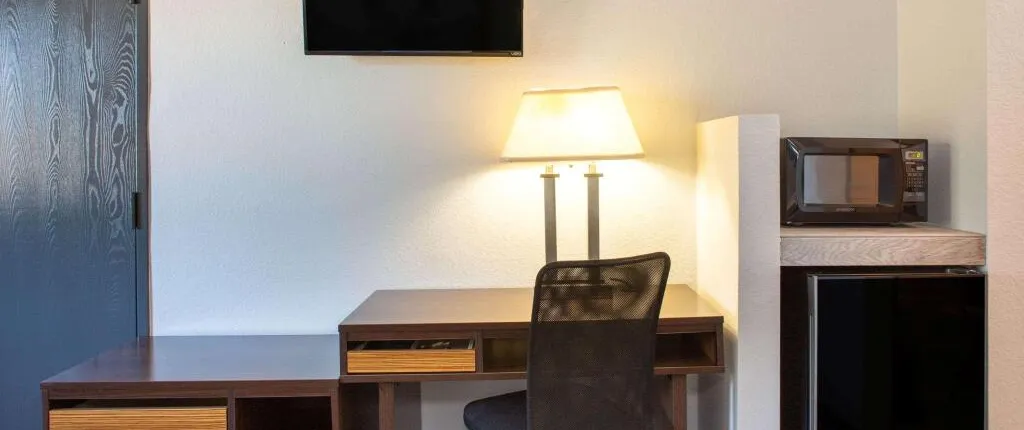 Super 8 By Wyndham Naples