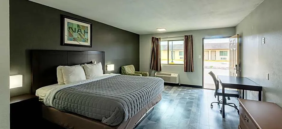 Freer Executive inn and Studios