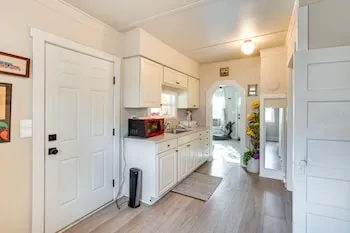 Charming Ellensburg Cottage w/ Private Outdoor Bar, Ellensburg