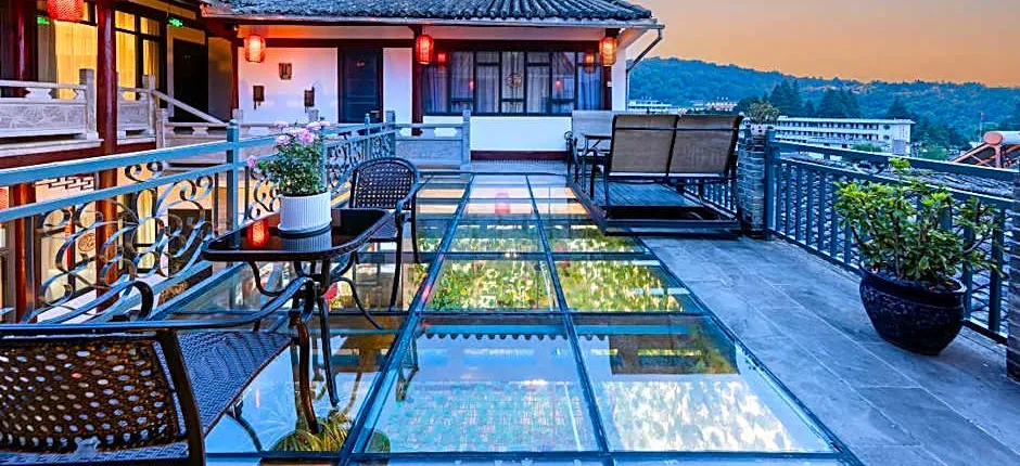 Floral Tengchong Heshun Ancient Town Shanba Guanxia Panorama Inn