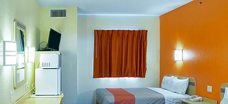 Motel 6-Seymour, IN - North