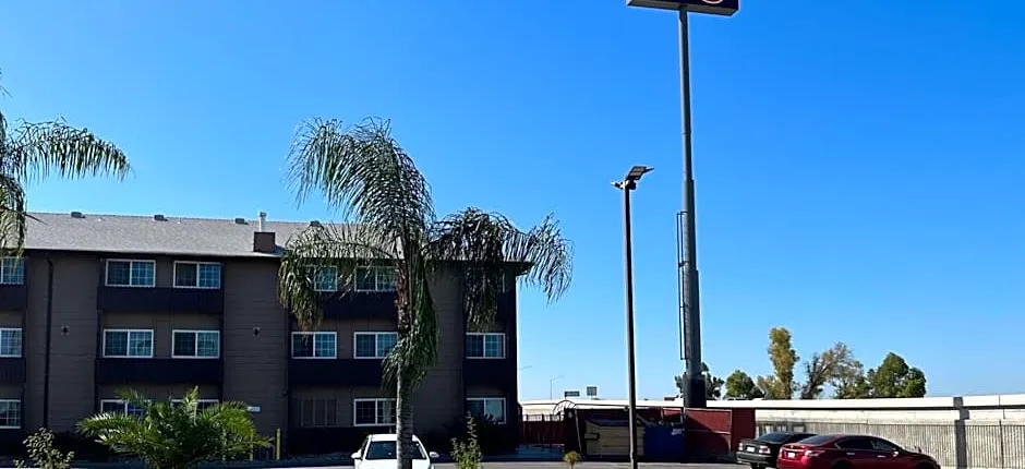 Studio 6 Suites Delano, CA