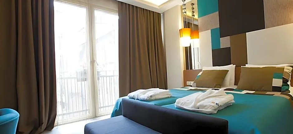 Collage Taksim Hotel