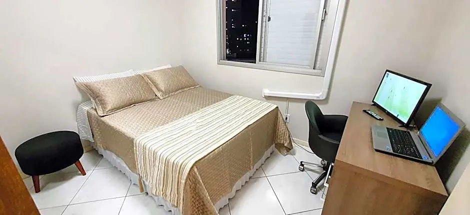 QUARTO TOP no CENTR0 com Cama Box de casal - acomoda at¿ pessoas - Home Office - WIFI - Smart TV com Apps Youtube - Cozinha - ba