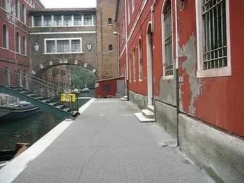 Lovely Canal View Apartment