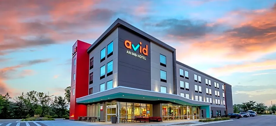 avid hotel Milwaukee West Waukesha