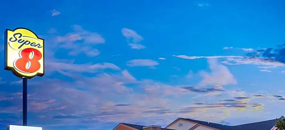 Super 8 by Wyndham Carthage