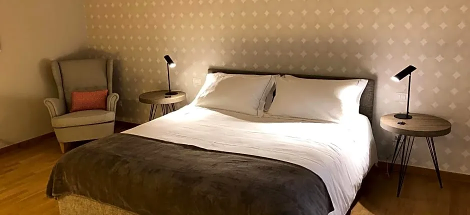 200 ROOMS & TERRACE