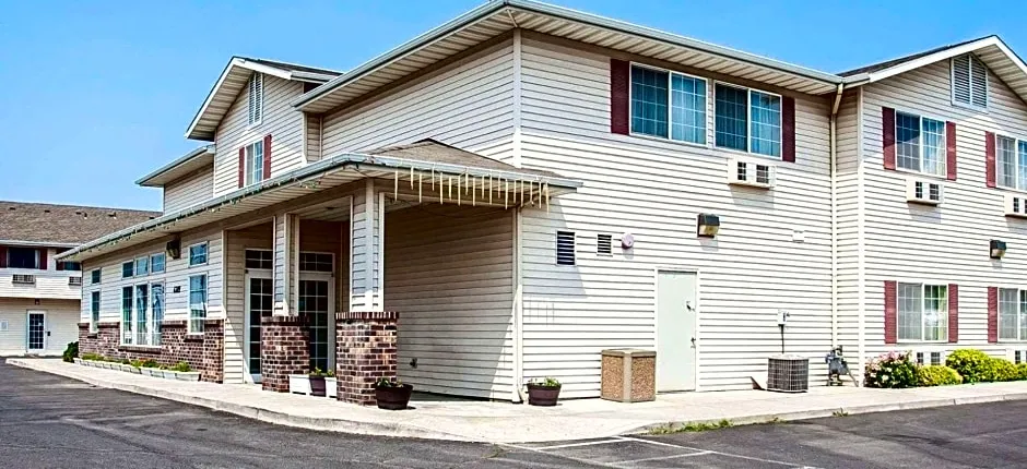 Rodeway Inn & Suites