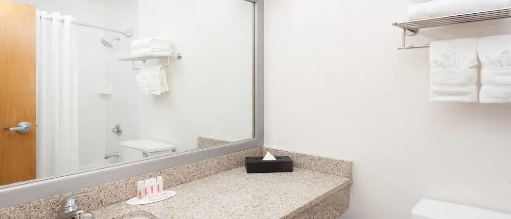 Ramada Plaza Chicago North Shore