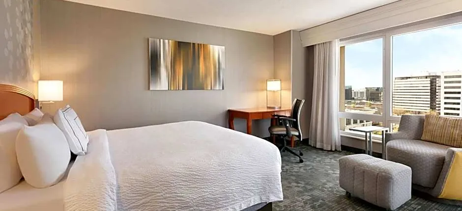 Courtyard by Marriott Tysons McLean