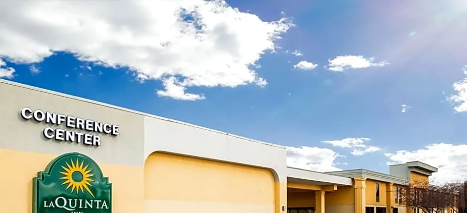 La Quinta Inn & Suites by Wyndham Davenport