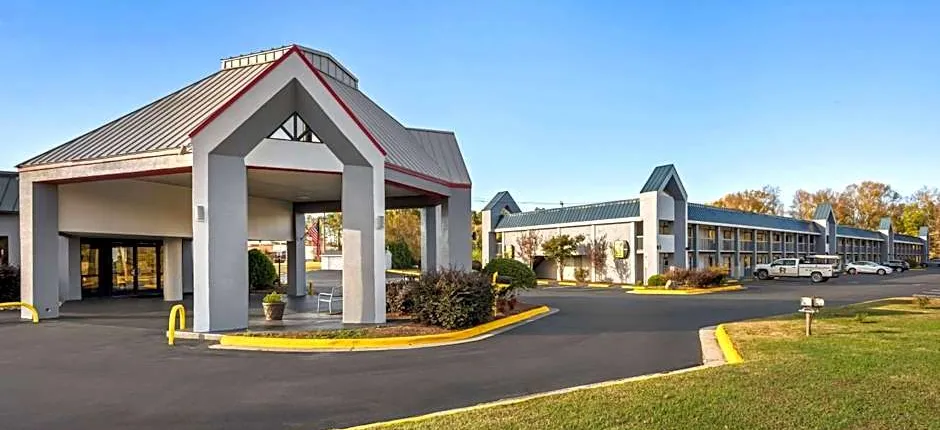 Super 8 by Wyndham Garysburg/Roanoke Rapids