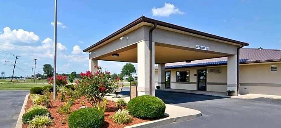 Super 8 by Wyndham McGehee
