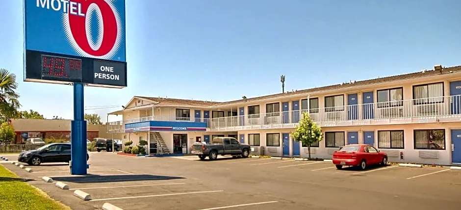 Motel 6-Fresno, CA - Blackstone North