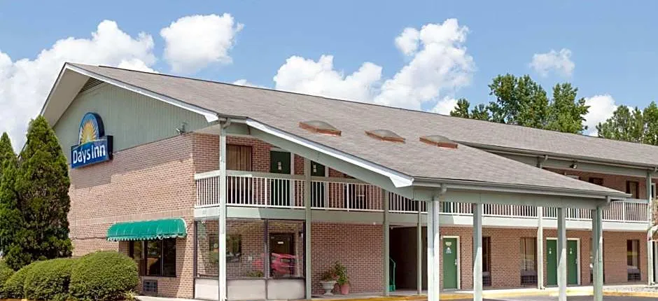 Days Inn by Wyndham Columbia NE Fort Jackson