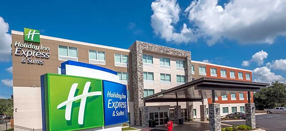 Holiday Inn Express & Suites Commerce By IHG