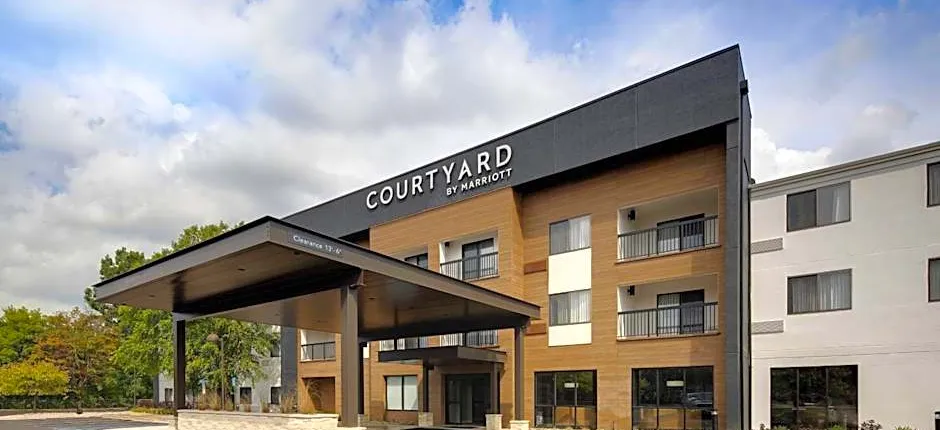 Courtyard by Marriott Grand Rapids Airport