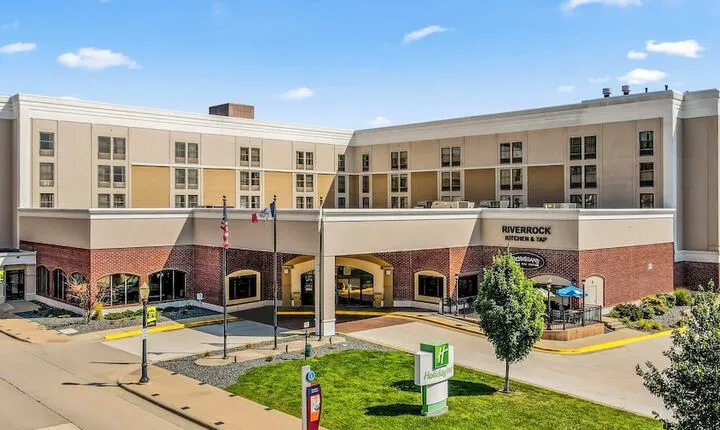 Holiday Inn Dubuque / Galena an IHG Hotel