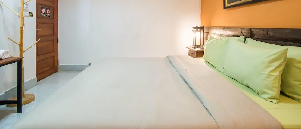 Banthat Thong Hostel