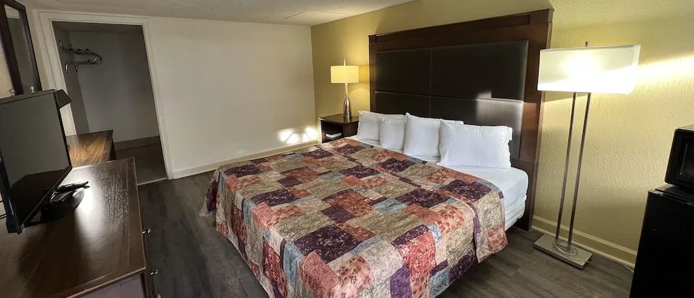 James River Inn & Suites