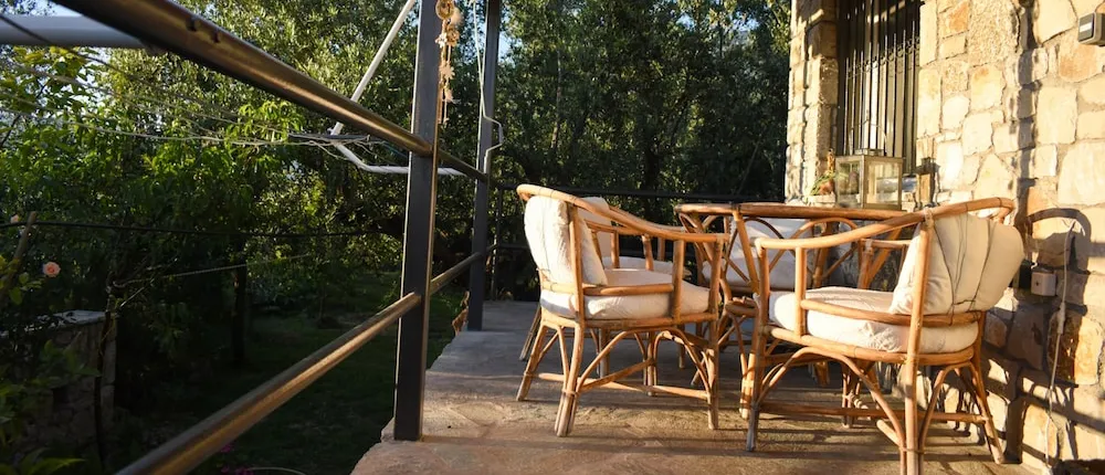 Stone house with garden 1km to the beach