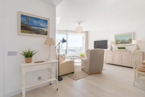TGH/ Marbella beachfront and center