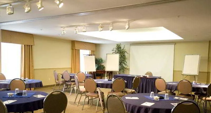Château Bedford Hotel & Suites