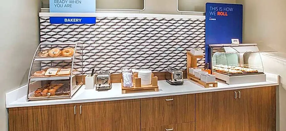 Holiday Inn Express Hotel & Suites Coralville By IHG