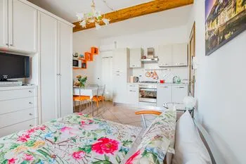 Florence Liona Apartments