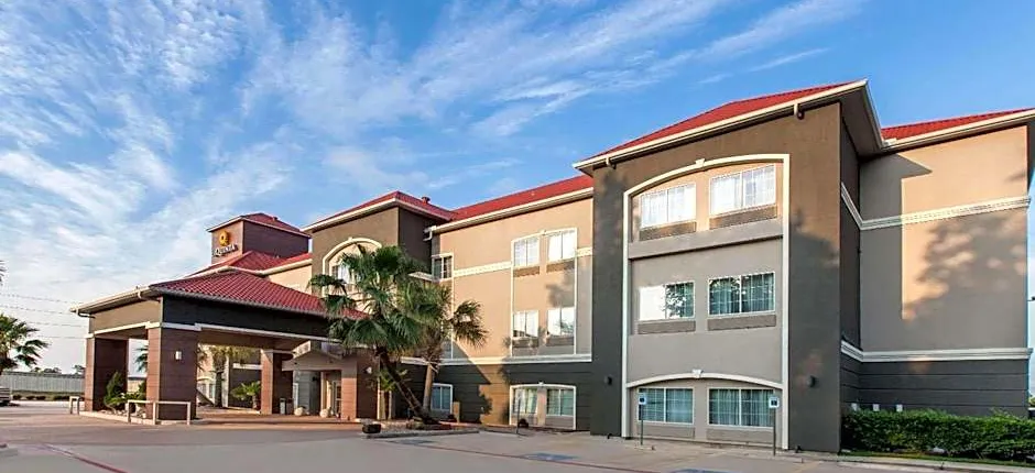 La Quinta Inn & Suites by Wyndham Houston New Caney