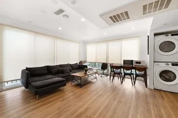 Urban Retreat USC, Los Angeles