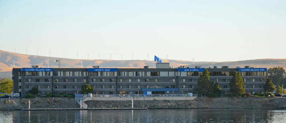 Clover Island Inn